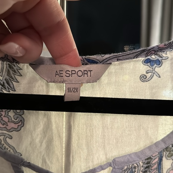 AE Sport blouse - Picture 5 of 7
